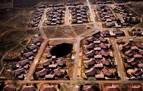 OOSTHUIZEN-FamilyMaid-UnkDate-1964-BlyvooruitzightSinkhole-F-02